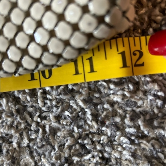 5/$25 Vintage ivory and gold chain mail shoulder purse - Picture 6 of 9